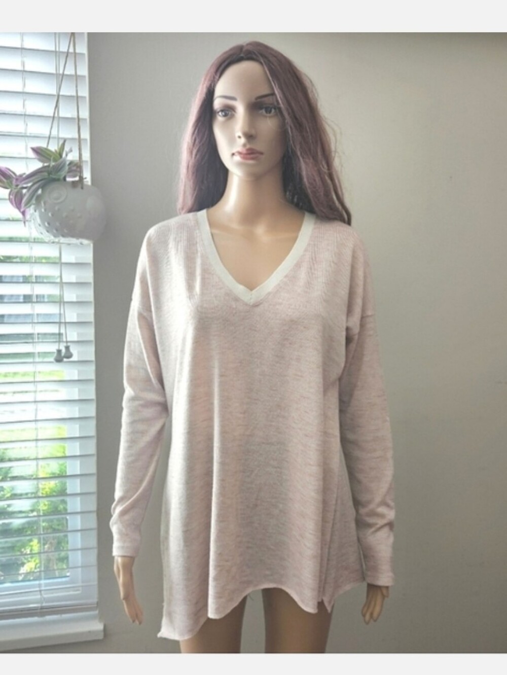 Aritzia Wilfred Women's Sherbrooke V-Neck Long Sleeve Top Tee Assymetrical